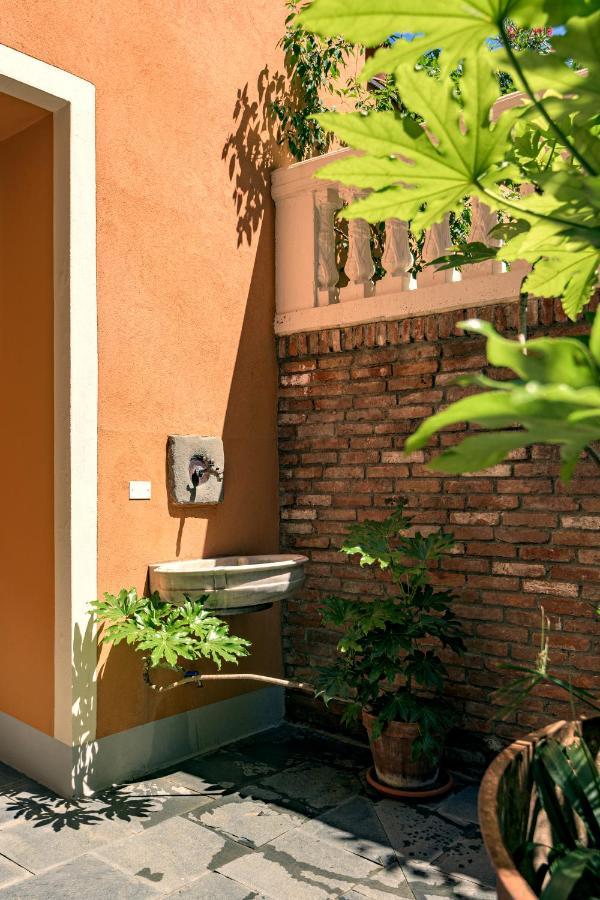 In Riva Al Lago Di Iseo Residenza Loft Marone Buitenkant foto