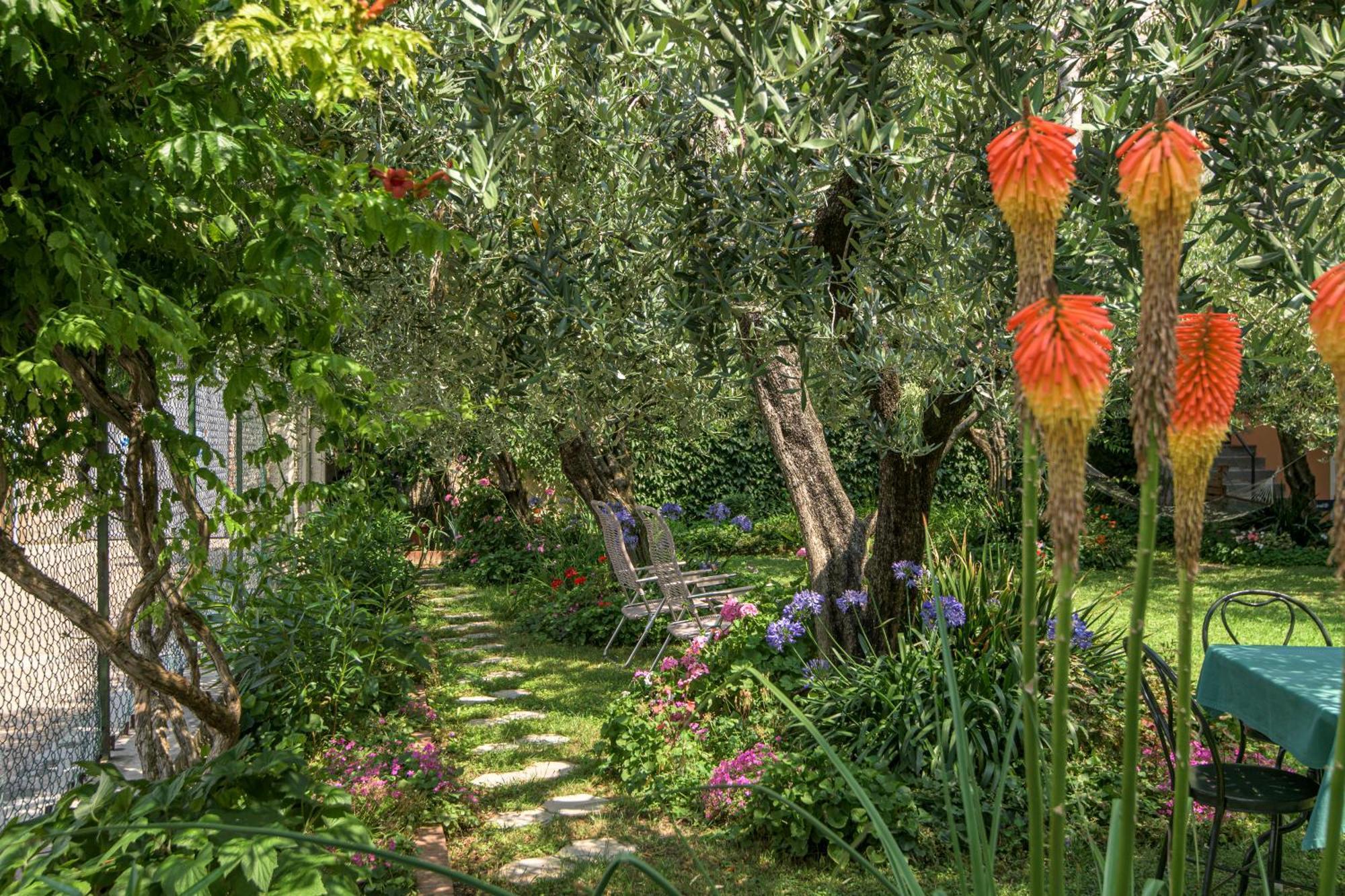 In Riva Al Lago Di Iseo Residenza Loft Marone Buitenkant foto