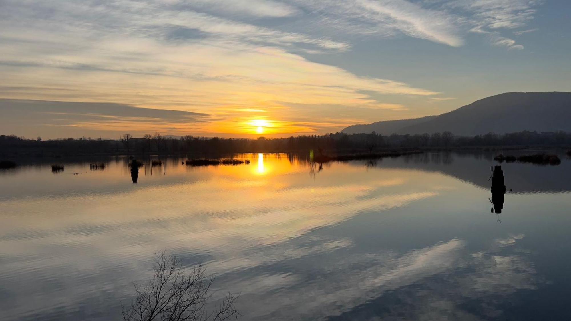 In Riva Al Lago Di Iseo Residenza Loft Marone Buitenkant foto